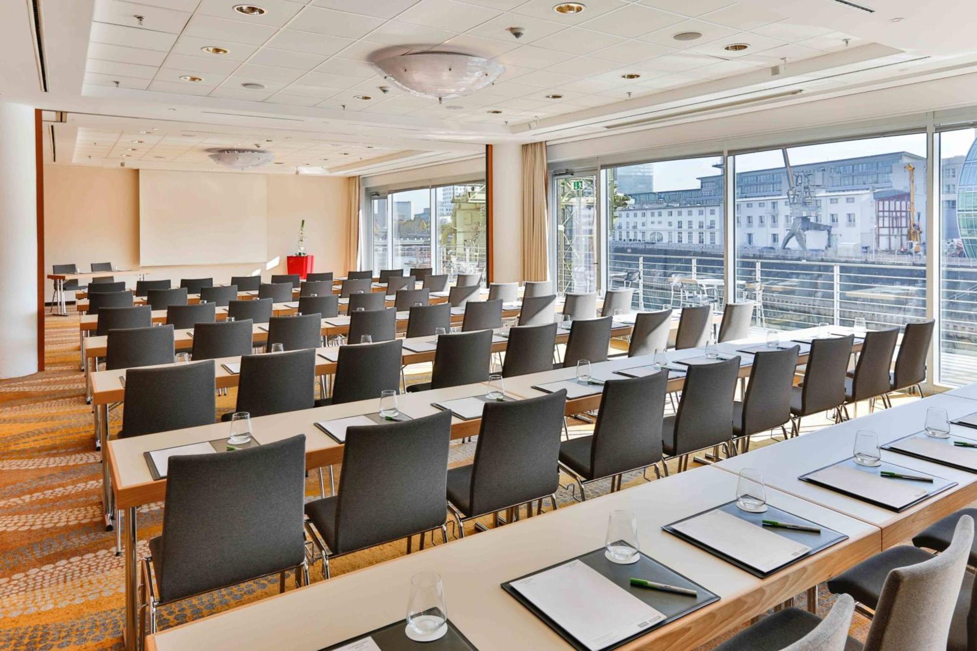 Courtyard By Marriott Duesseldorf Hafen — Foto 2